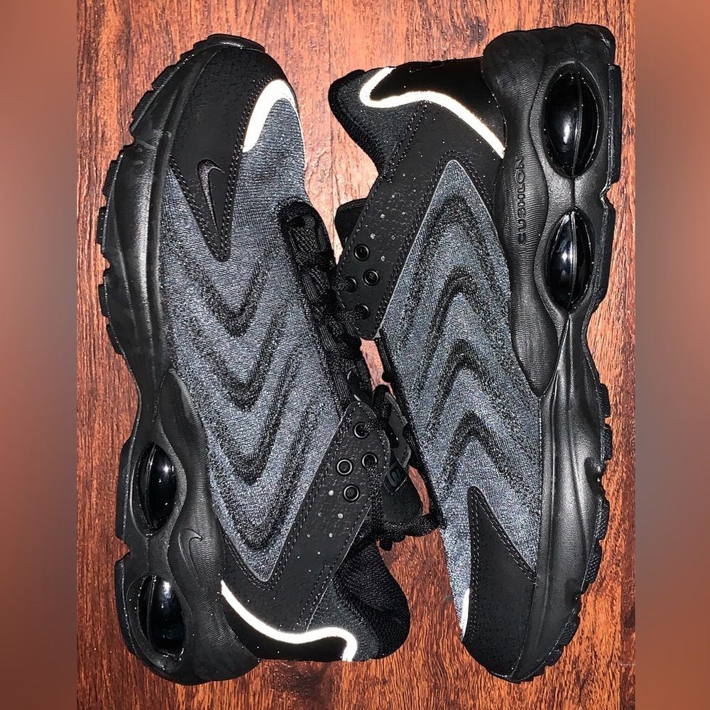 Nike Men’s Black and Dark Gray Sneakers